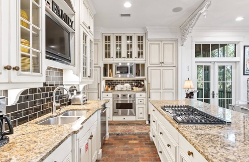 Cottage District House | Spacious Suites | Game Room | Screened Porch