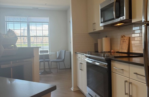 West New York Apartment | Spacious WATERFRONT CITY VIEW 3-bedroom apt 15 min from city and metlife