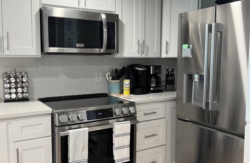 Sunnyside House | SPECIALS Just completed update. See the new kitchen and appliance’s & flooring