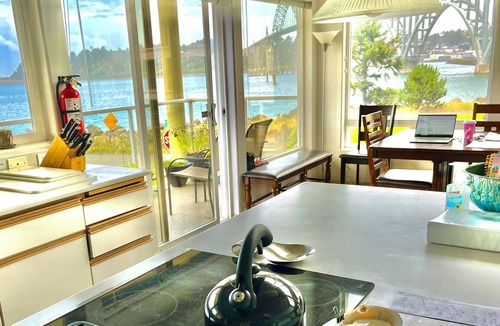 Newport House | Spectacular with Deals @ Super Fun Ocean House & Location; Great Water Views!