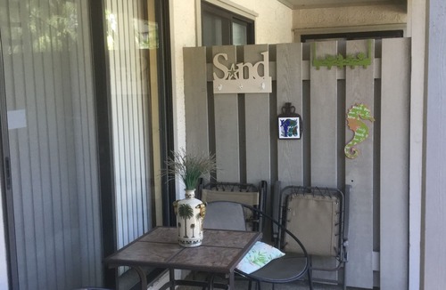 Hilton Head Island Condo | Springwood Villas 2 bed 2 bath near Coligny Beach. 1st floor unit. Smoke Free.