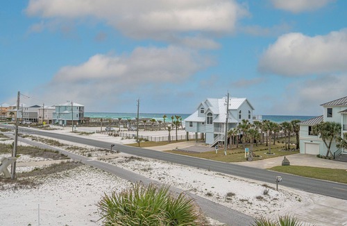 Navarre Beach House | Start booking for summer of 2026. Calendar is now open with reduced prices.