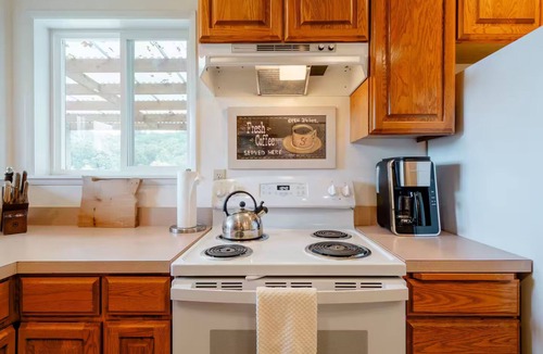 McMinnville Cottage | Stay at Harry's Cottage, a peaceful 2 bedroom 1 bath at Gahr Farm Nature Reserve