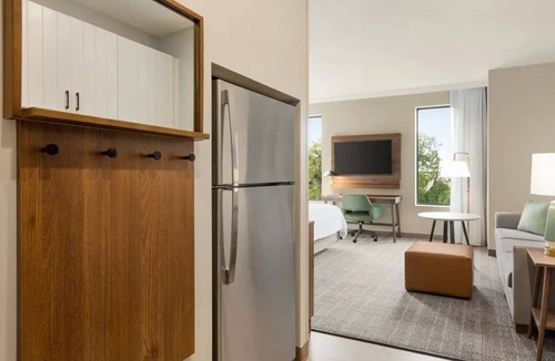 Northeast Pensacola Hotel | Staybridge Pensacola Int'l Airport Queen Studio