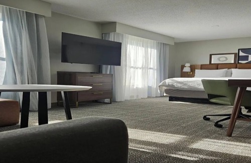 Northeast Pensacola Hotel | Staybridge Pensacola Int'l Airport Queen Studio