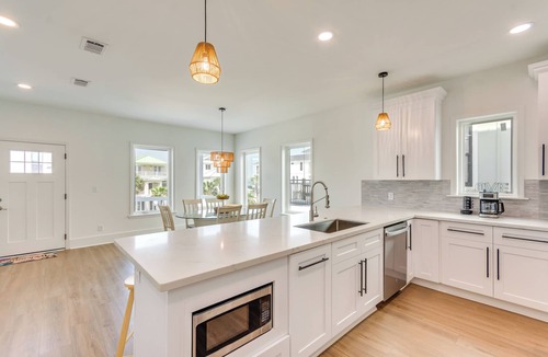 Navarre Beach Cottage | Steps to Beach: New Navarre Home w/Ocean Views!