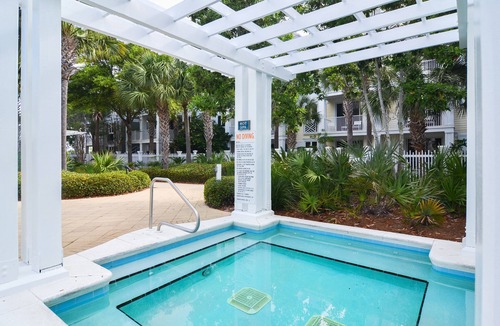 Baytowne Wharf Apartment | Studio ~ Kitchenette ~ Pool ~ Fitness Center