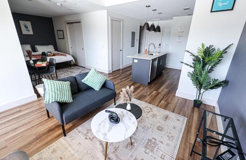 Brewerytown Apartment | StudioAprt QueenBed,WiFi,WD,Parking,Gym