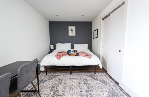 Brewerytown Apartment | StudioAprt QueenBed,WiFi,WD,Parking,Gym