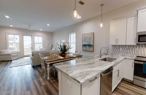 Gulf Shores House | Stunning cottage sleeps 8-10 with communal pool, beach & lagoon views!