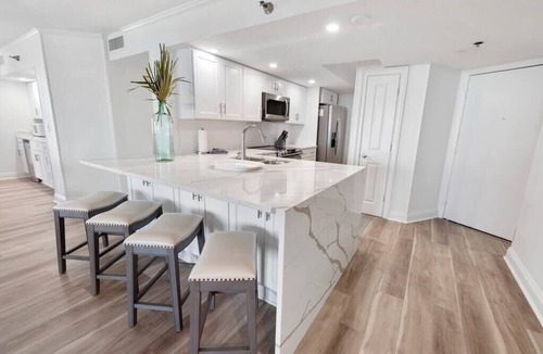 Ono Island Condo | Stunning Large Gulf Front Luxury Condo 2 Pools