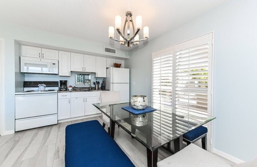 Longboat Key Condo | Stunning -late summer sale 50 ft from sand, Private Island 125 +review