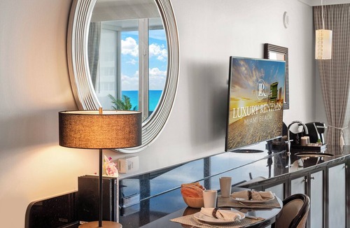 Mid Beach Condo | Stunning Private Studio at Fontainebleau Sorrento - 802