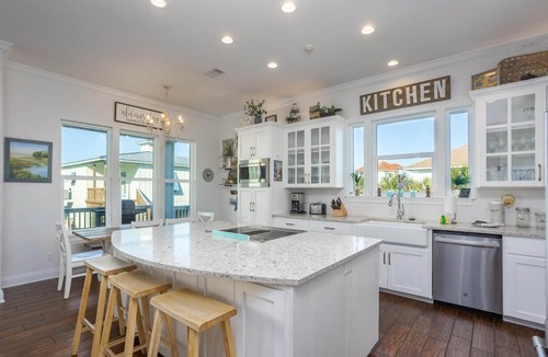 Villa Primera House | Stunning Waterfront Home w/Private Saltwater Pool & beautiful new Tiki Bar!