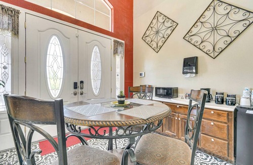 Atwater Apartment | Stylish Atwater Stay Near Yosemite Slps 4