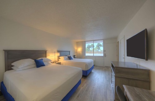 Fort Walton Beach Hotel | Stylish Coastal Room with Swimming Pools Near Island Fun | 2 Units