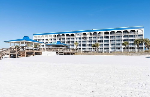 Fort Walton Beach Hotel | Stylish Coastal Room with Swimming Pools Near Island Fun | 2 Units