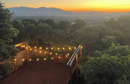 Olympus Cove House | Stylish house with amazing views and movie theater