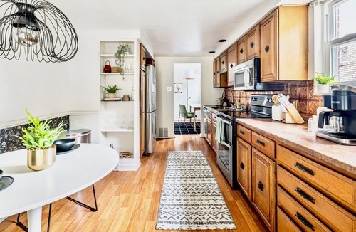 South Hills House | Stylish & Modern Pittsburgh Retreat Near Downtown!