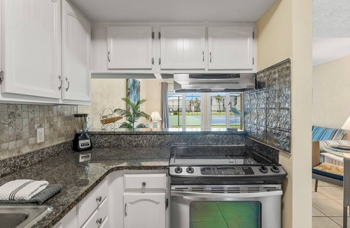 Panama City Beach Condo | Sugar Beach condo : Charming 2 bed condo beachside. Beach chair service included