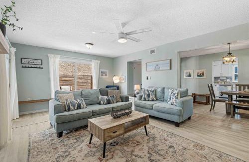 Fort Walton Beach House | Sugar Reef Cottage-unit 1 - Gorgeous coastal townhome with washer&dryer close to beach & dog-friendly