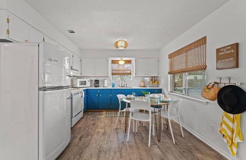 Kiska Beach House | Summer Discounted Rates l 5 Mins Beach & 30A l Outdoor TV