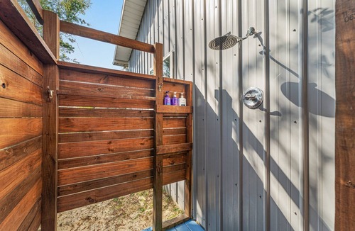 Kiska Beach House | Summer Discounted Rates l 5 Mins Beach & 30A l Outdoor TV