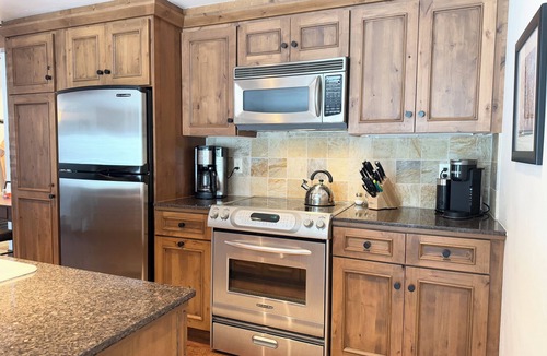 Sun Valley Condo | Sun Valley Amenities! Remodeled ski in-ski out condo with pool and hot tub!