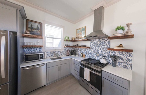 Old East Hill House | Sunflower Cottage Downtown