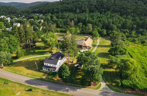 Quechee House | Sunny Brae Farm - Luxe 7 bedroom Quechee Farmhouse
