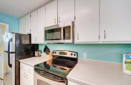 Fort Bay Condo | Sunny Seaside Townhouse - Your Perfect Summer Escape