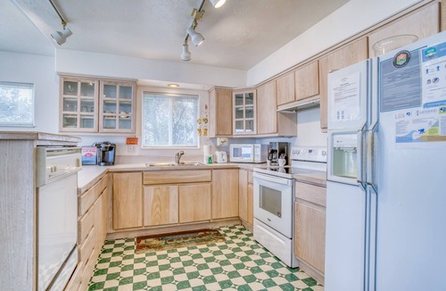 Bayshore House | Sunny Single-Level with Bridge and Bay Views in Bayshore, Beach and Pool Access!