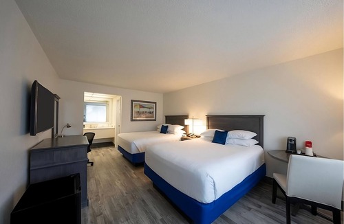 Fort Walton Beach Hotel | Sunset Beach Stay with Swimming Pools Near Island Attractions | 4 Units