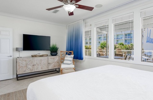 Fort Walton Beach Hotel | Sunset Coastal Retreat with Swimming Pools Near Island Activities