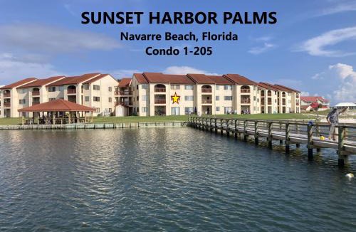 Navarre Beach Apartment | Sunset Harbor Palms 1-205, pool, fishing pier 2 guests