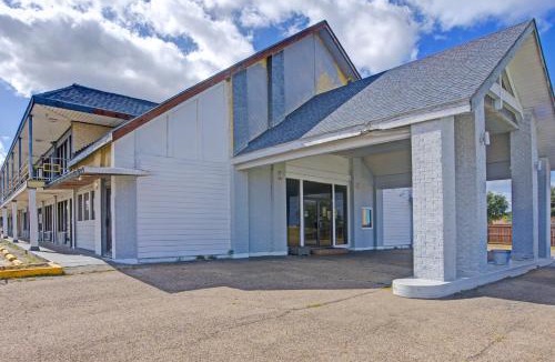 Florida Panhandle Hotel | Sunset Inn Flatonia I 10 by Hotel O