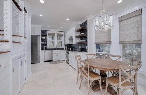 Seaside Cottage | Sunset Supper Club - Seaside Cottage - 1 minute from Tupelo Pavilion