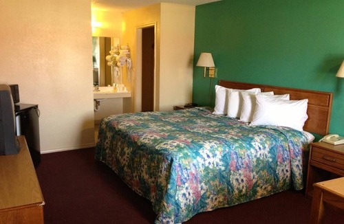 Siloam Springs Hotel | Super 7 Inn Siloam Springs