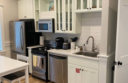 Watercolor Cottage | Super Clean & Renovated Carriage House. 1 blk to Camp Watercolor. Perfect for 2!