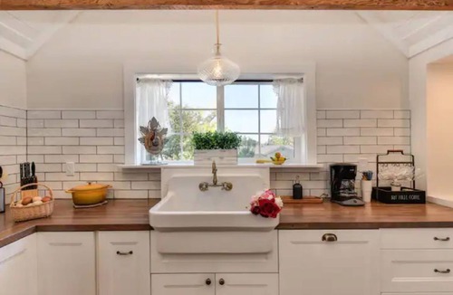 Loomis House | Sweet Pea’s Cottage: 45mins to the SNOW! Dog Friendly. 3bed/2bath
