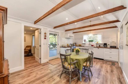 Loomis House | Sweet Pea’s Cottage: 45mins to the SNOW! Dog Friendly. 3bed/2bath