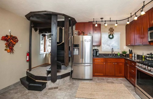 Twain Harte Cabin | Sweet Retreat: Private Lake Access! Ski Dodge, Swim Pinecrest, Fast WiFi & AC.