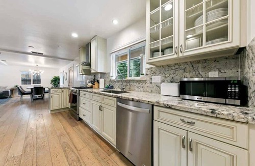 North Upper Truckee House | Tahoe Spa Retreat: Sauna, Hot Tub, Game Room, Pets