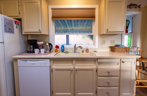 Lakeside House | Tenmile Retreat - Waterfront, Bass Fishing, Dunes Access, Pet Friendly