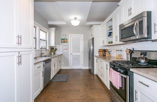 Nob Hill House | The Bridgetown, steps away from NW 23rd shops and eateries