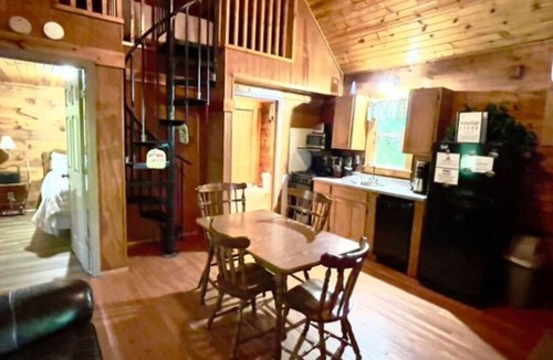 Bruceton Mills Cabin | The Caleb Cabin w/Queen Bed