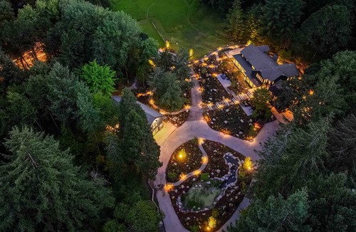 Carlton House | The Carly Estate | Luxe Wine Country Experience w/2 Homes, Entire Lake, Trails & 21 Gorgeous Acres