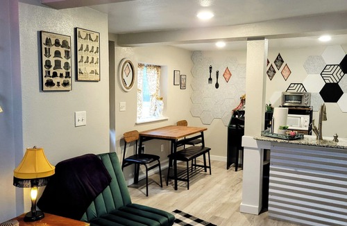 Cascade Apartment | The Cozy Cottage at the base of Pikes Peak with private hot tub