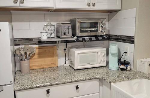 Cascade Apartment | The Cozy Cottage at the base of Pikes Peak with private hot tub