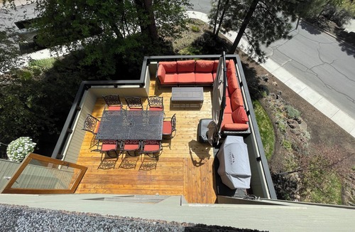 West Hills House | The Executive Lodge up in the West Hills and 2 miles from downtown Bend.